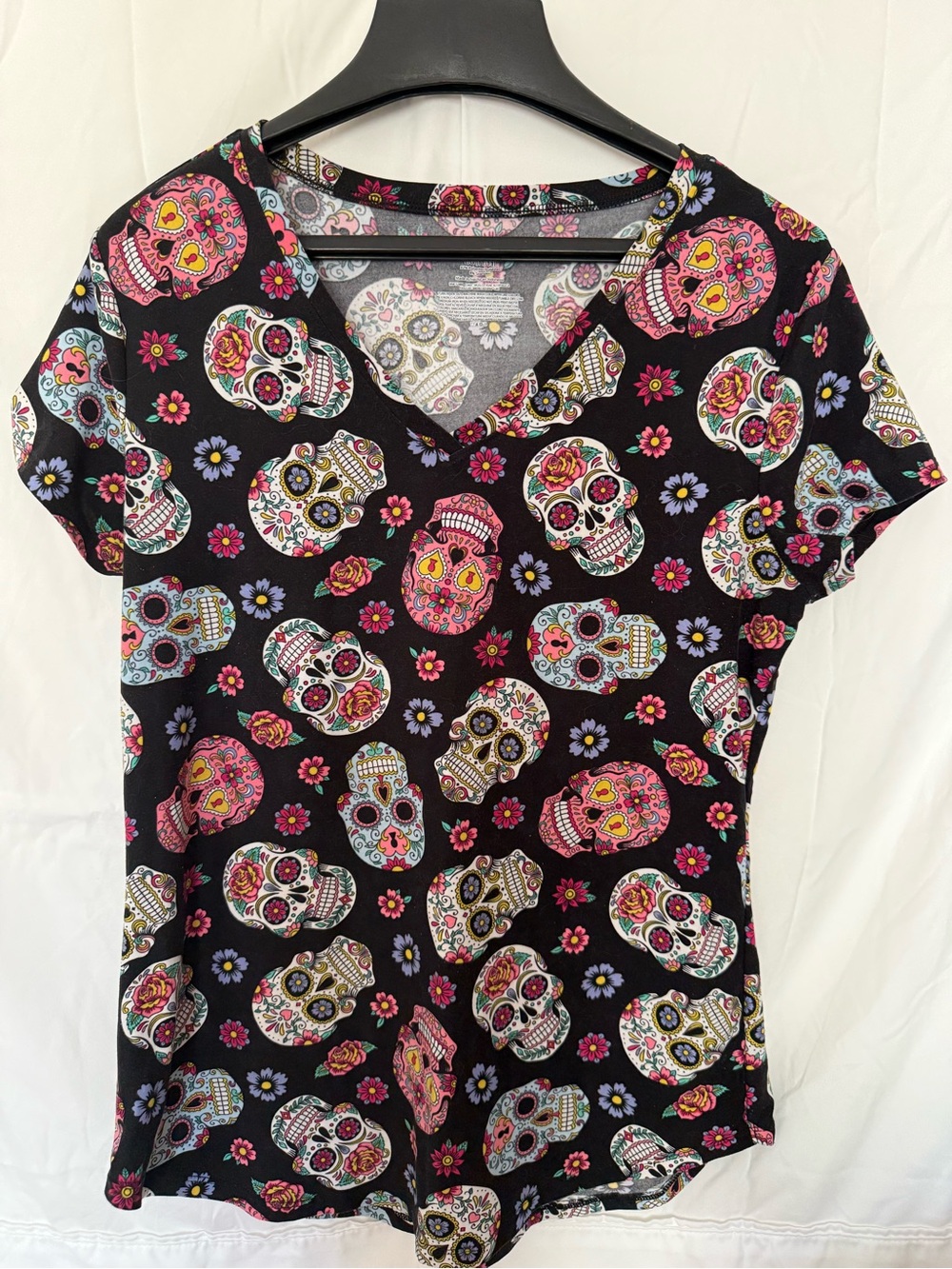 No Boundaries Black Sugar Skull Print V-Neck Short Sleeve Tee
